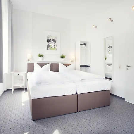 Loewenguth - Freundliche Gemuetliche Budget 3* 몬타바우르