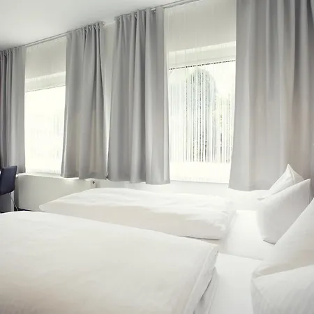 Loewenguth - Freundliche Gemuetliche Budget Hotel